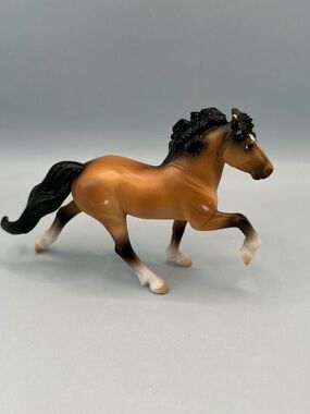 BREYER Mystery Horse Surprise ICELANDIC BUCKSKIN Series 3 Stablemates
